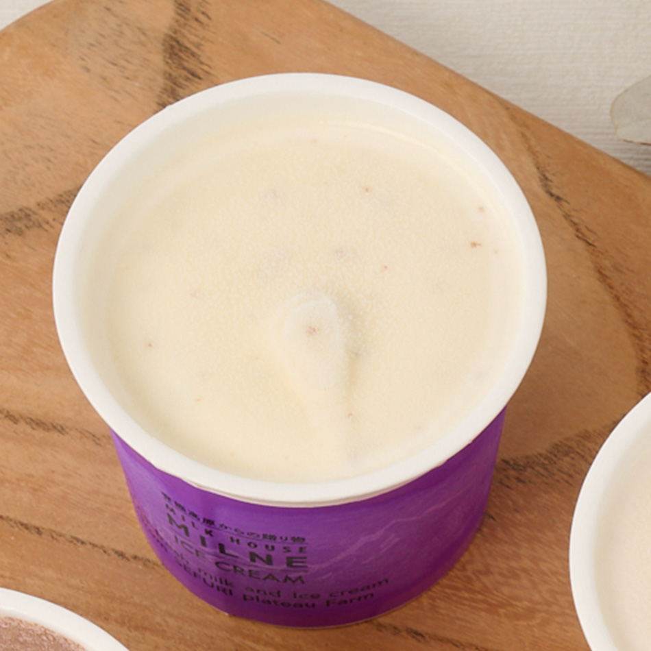 ミルン牧場の搾りたての牛乳で作ったアイスクリーム ラムレーズン味